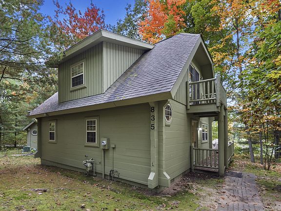 2nd image of 835 Golf Cottage Dr