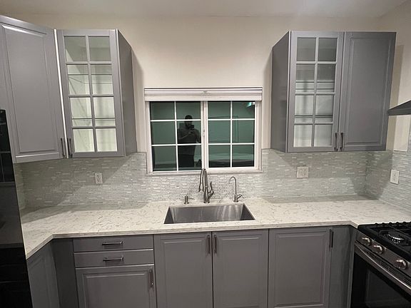 5th image of 8113 Broadleaf Ave