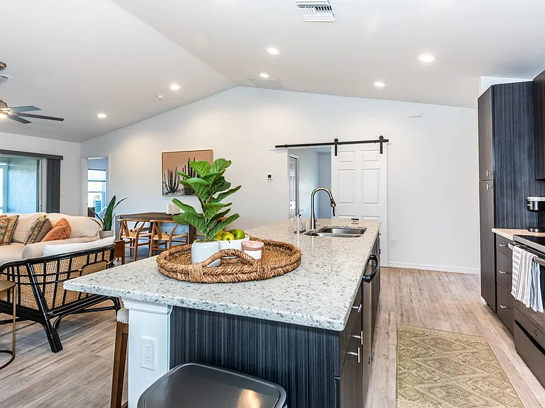 219 Lewis Cir #112 — Photo 4