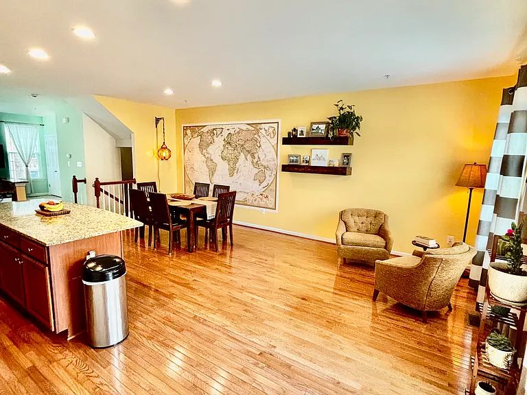 7673 Timbercross Ln — Photo 11