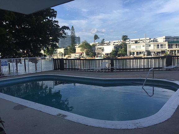 3rd image of 7133 Bay Dr APT 505