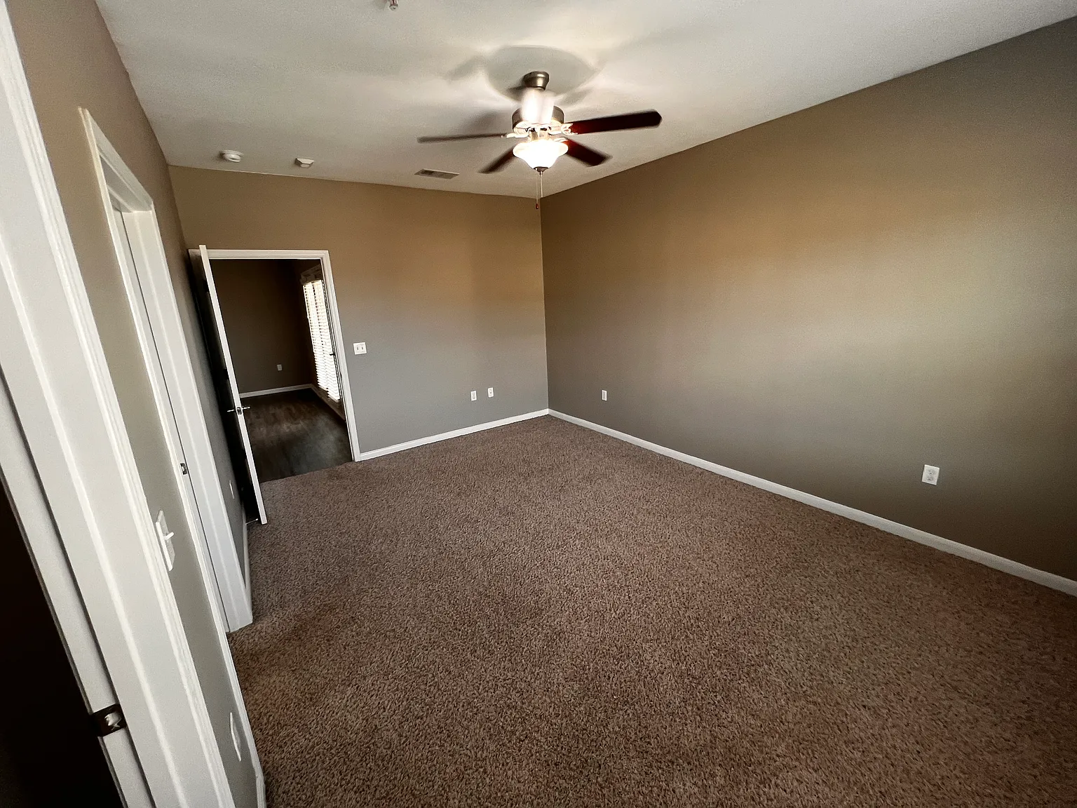 2 bed, 1172 sqft, $1,499 — Photo 3