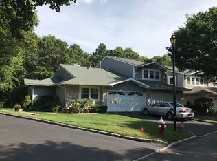 116 Colony Dr, Holbrook, NY 11741