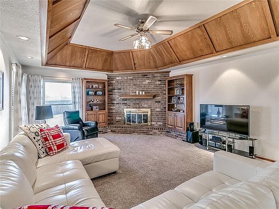 4th image of 10601 W Country Dr