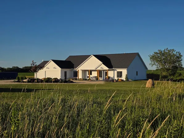 10319 30th Hwy SW, Hayfield, MN 55940