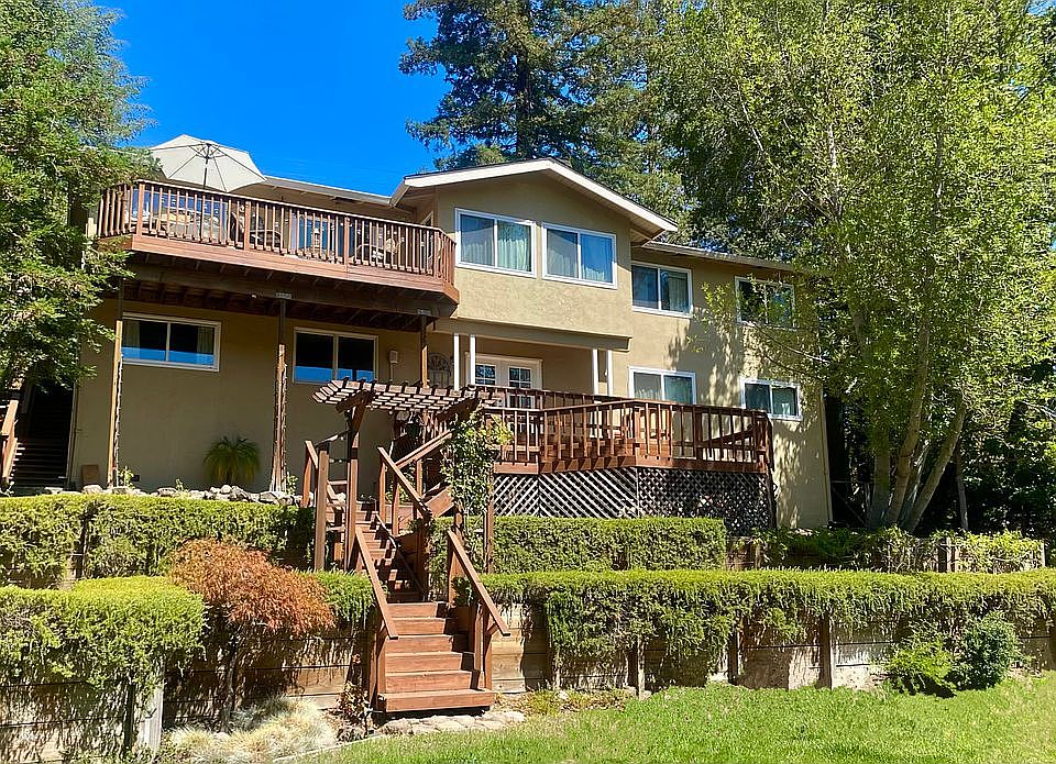 2nd image of 921 Carol Ln