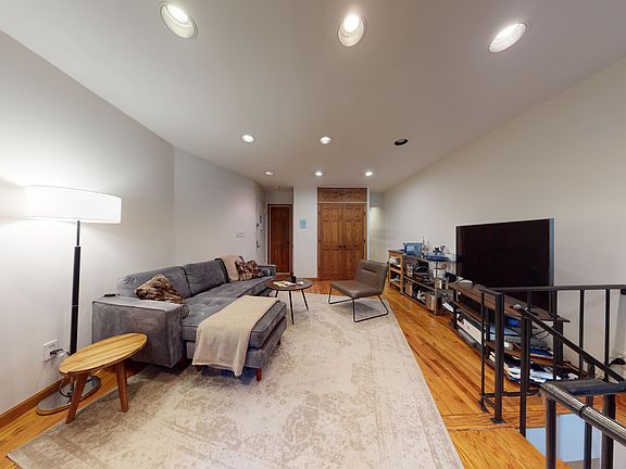 3rd image of 334 W 88th St APT 1