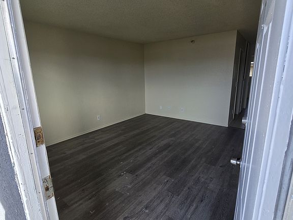 4th image of 4046 W 130th St #7