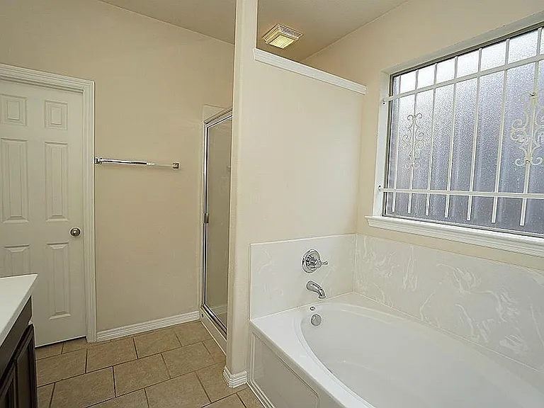 4022 Regal Stone Ln — Photo 19