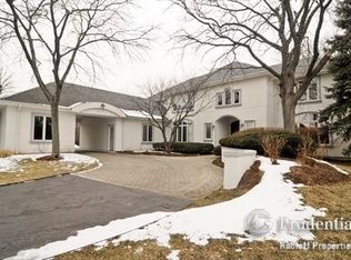 2401 Dorina Dr, Northfield, IL 60093