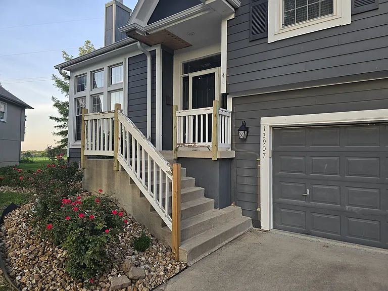 13907 W 150th Ct — Photo 2