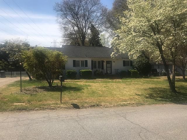 1st image of 414 Parkdale Dr