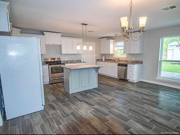 4th image of 1304 Mohican Dr