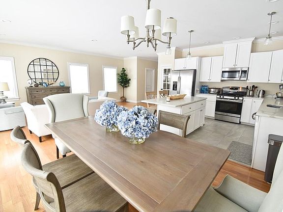 4th image of 13 Westwood St #1