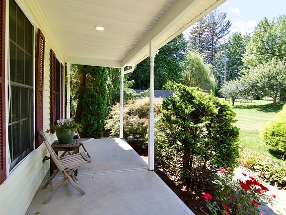 4th image of 29 Skinner Rd E