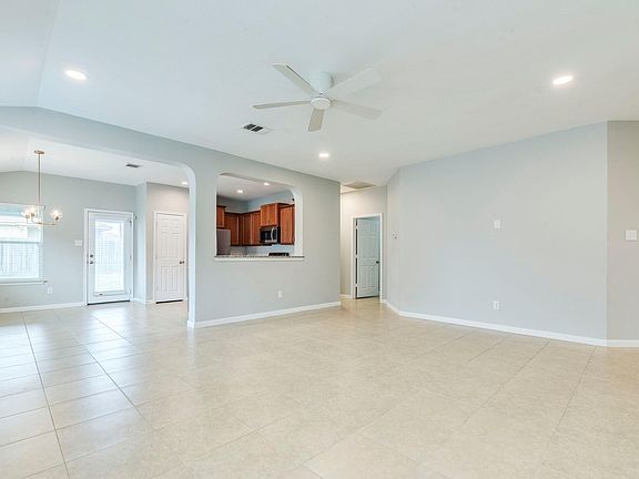 5th image of 141 Linden Ln