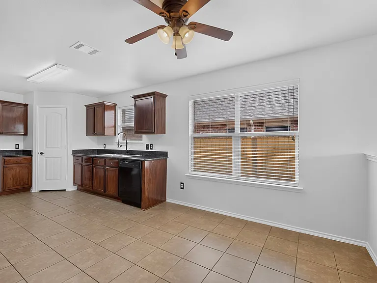 2123 Meadow View Dr — Photo 13