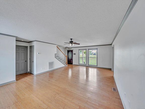 3rd image of 1861 Jeff Rd