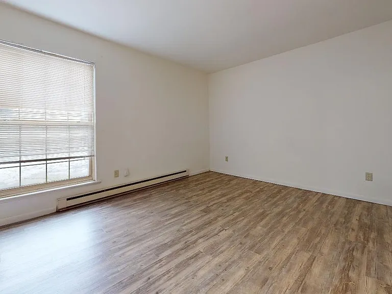 University Park Apartments near Cornell University — Photo 91