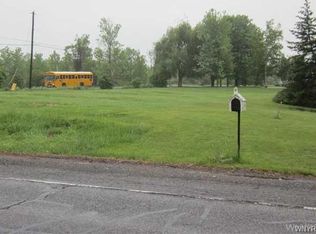 6598 Rapids Rd, Lockport, NY 14094