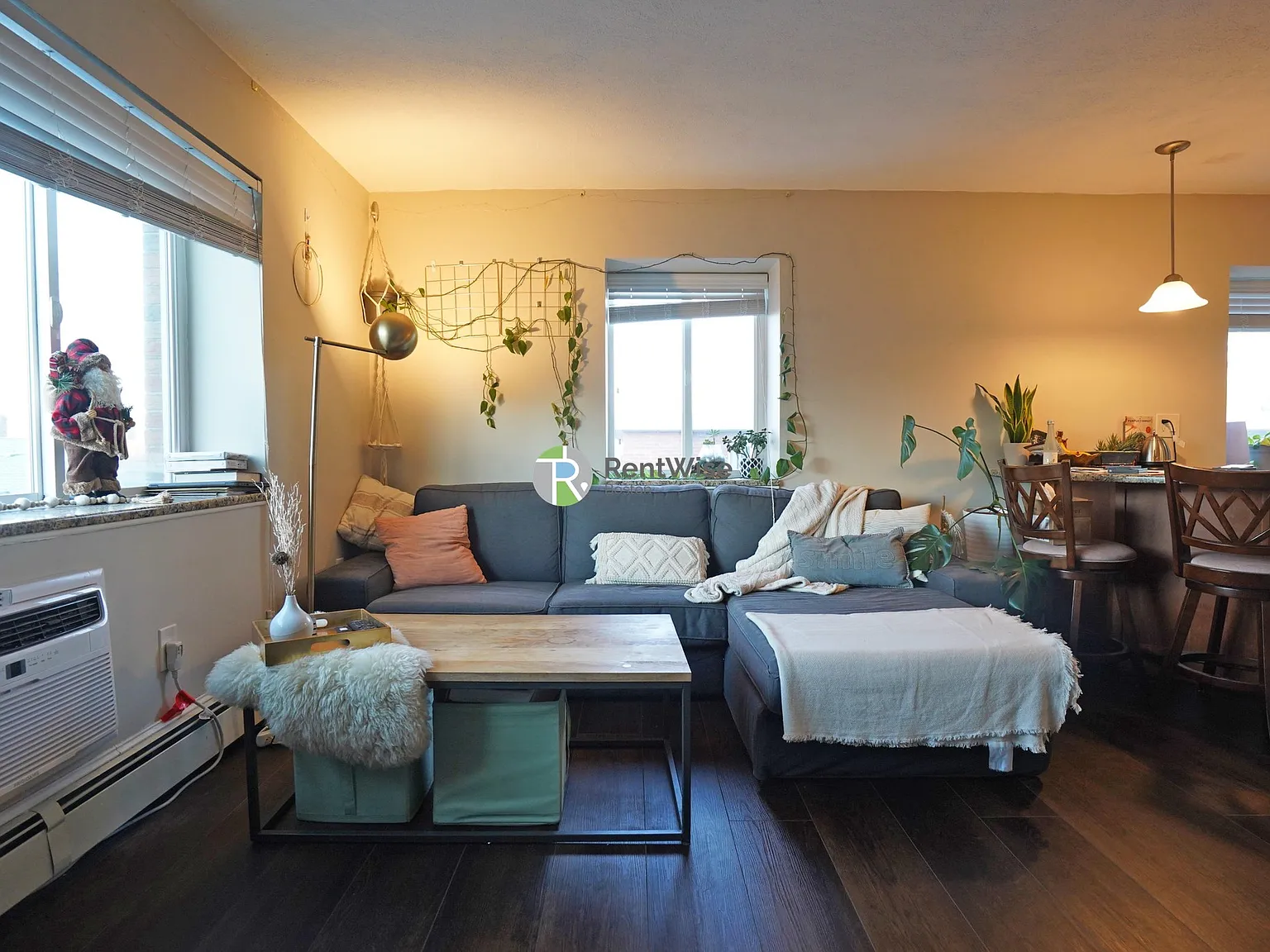 1 bed, 565 sqft, $2,400 — Photo 2