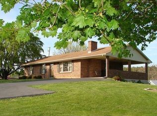 1542 Lovers Ln, Vinton, VA 24179