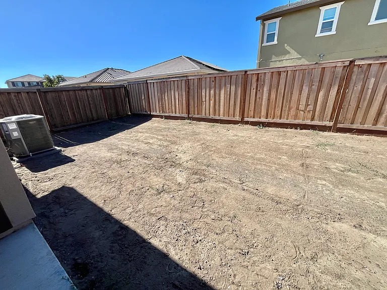 350 Miramar Dr — Photo 23