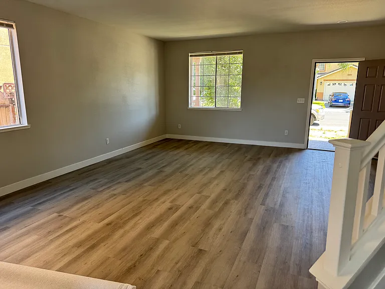 1047 Boardwalk Dr — Photo 16
