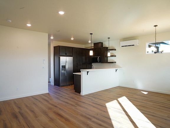 5th image of 1501 NE Laughlin Rd #12
