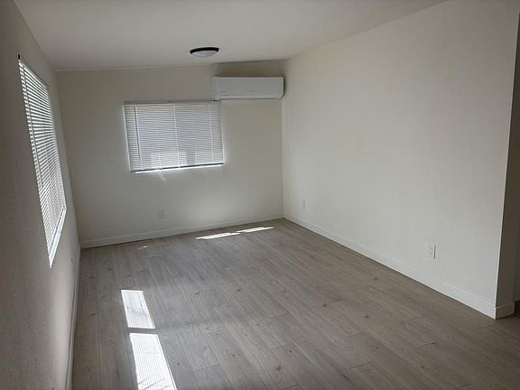 3rd image of 3830 41st St APT 4