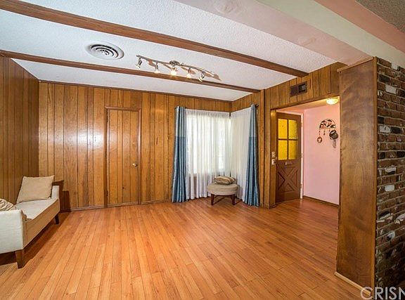 4th image of 8121 Crosnoe Ave