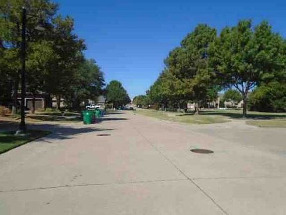 Exterior Neighborhood (street photo)