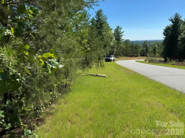 48 Tomahawk Ridge Dr, Lenoir, NC 28645