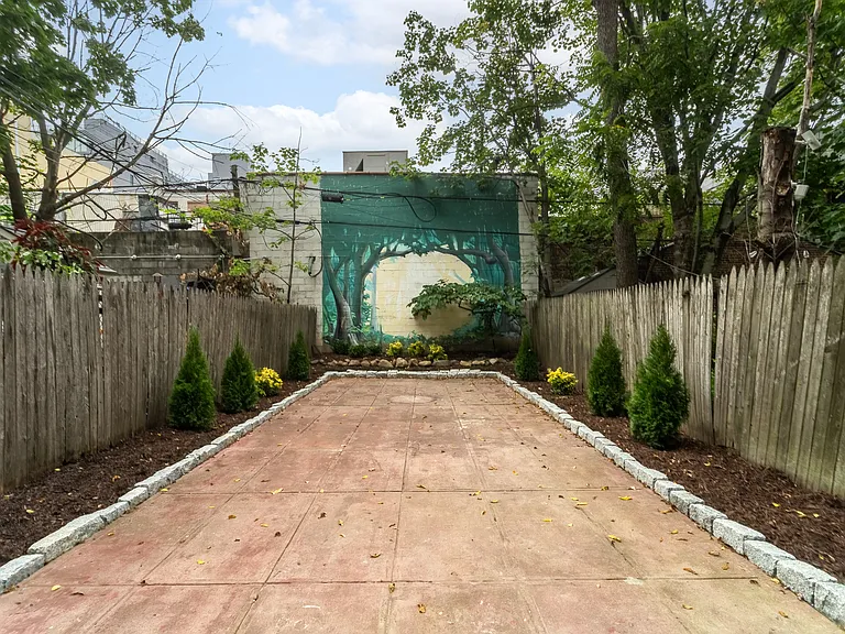 29 Herkimer St #1 — Photo 7