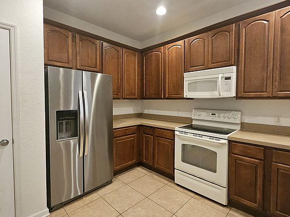 5th image of 1552 Croydon St