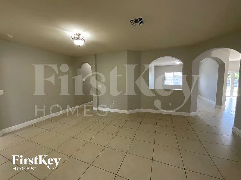 4 bed, 2.0 bath, 2251 sqft, $3,560 — Photo 2