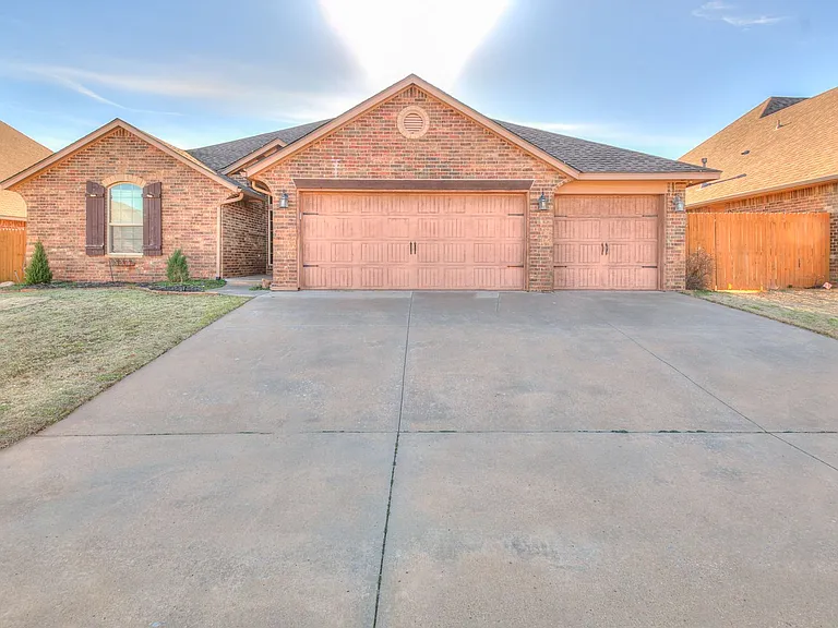 19217 Garden Creek Ln — Photo 2