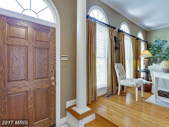 2nd image of 10179 Castlewood Ln
