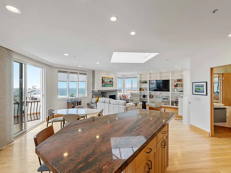 121 Marine Pl — Photo 18