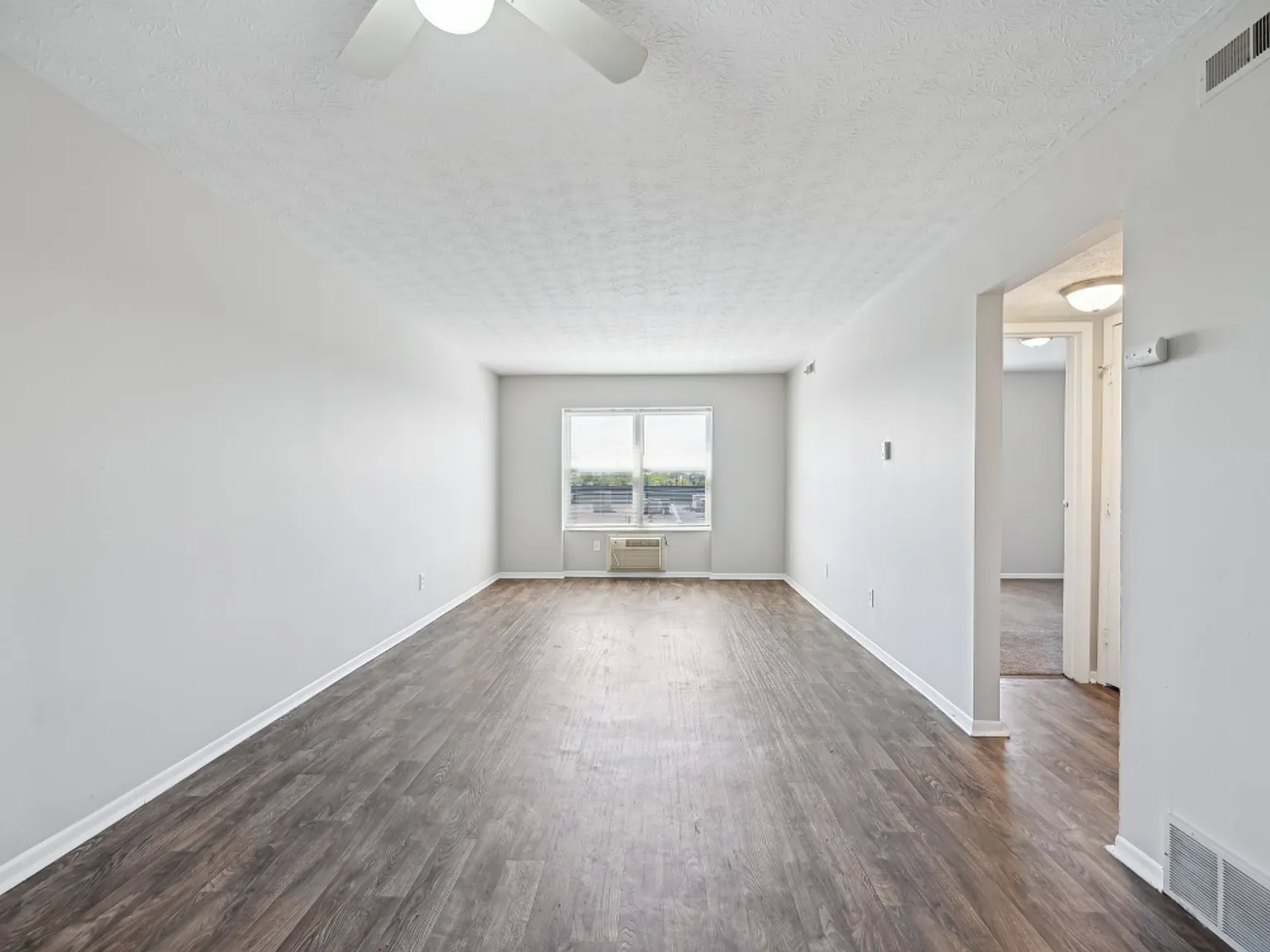 Tamarack Arms Apartments — Photo 1