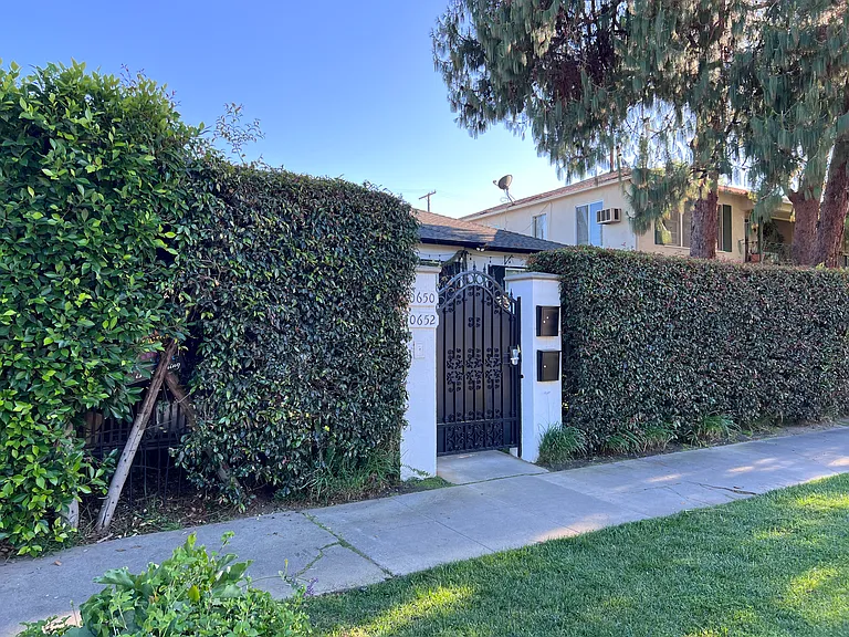 10650 Camarillo St #1 — Photo 21