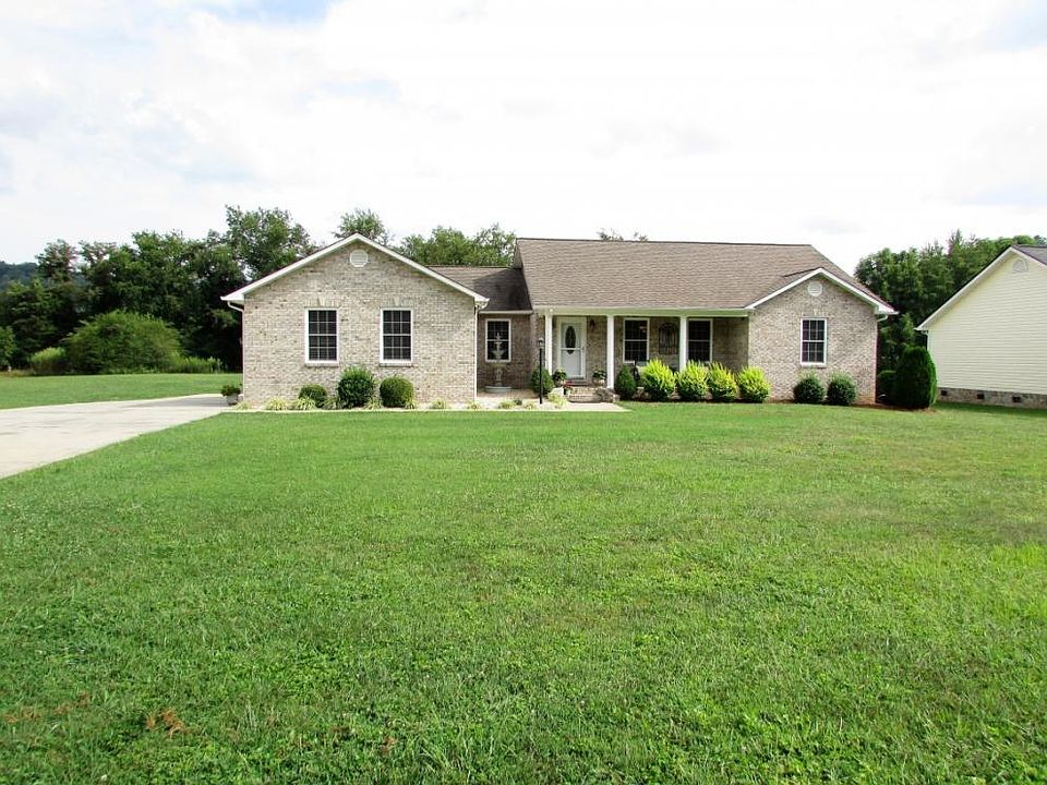 1st image of 215 Alania Ct
