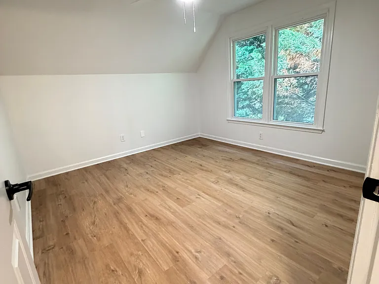 215 Glen Holly Dr — Photo 17