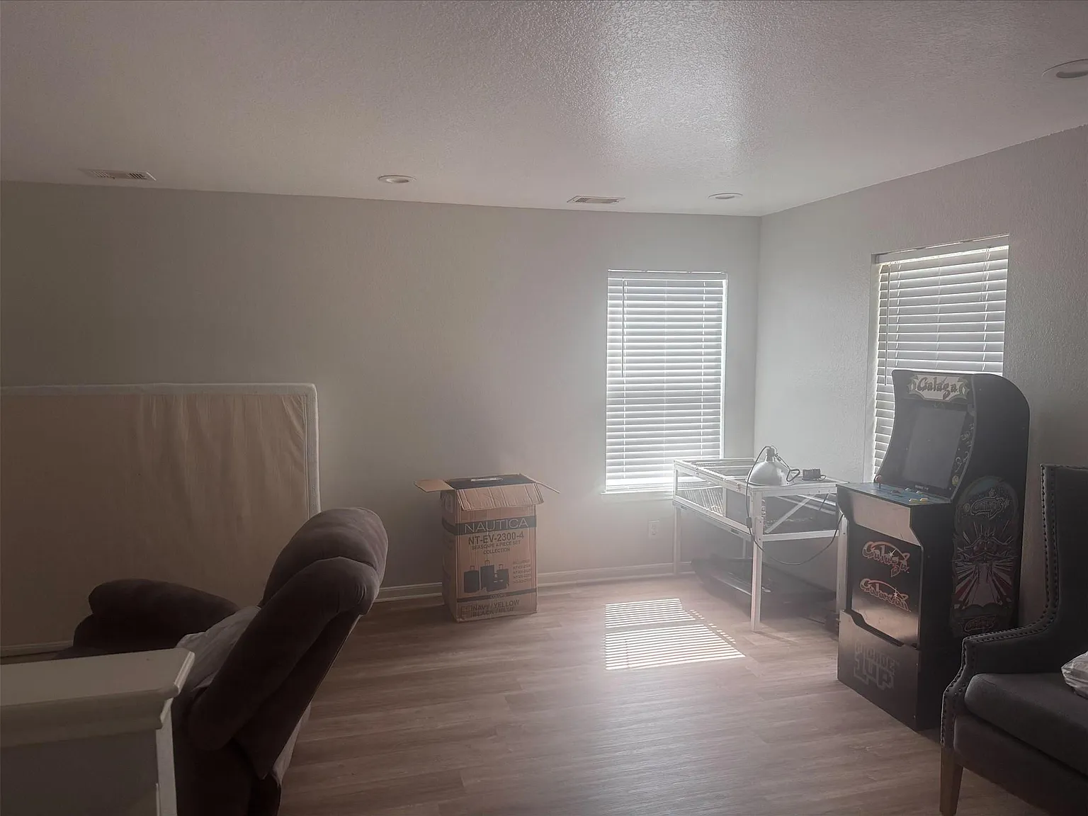 3 bed, 2.5 bath, 2235 sqft, $2,200 — Photo 2