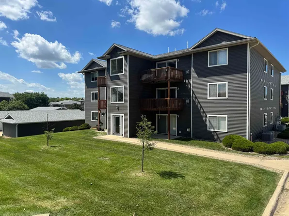 4705 Chadwick Rd, Cedar Falls, IA 50613