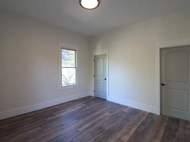 518 Cambridge St — Photo 10