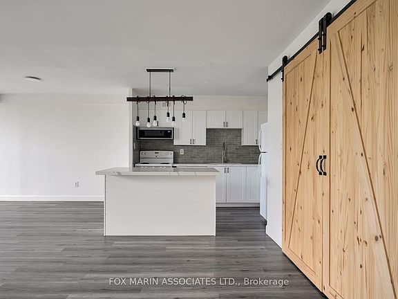 3rd image of 20 Edgecliff Golfway #312