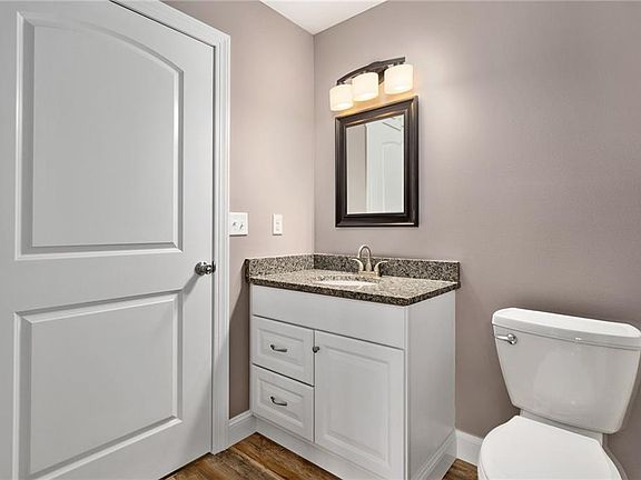 4th image of 190 Coates Ct #190