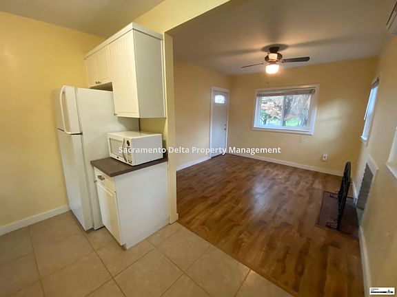 5th image of 3330 T St Unit B
