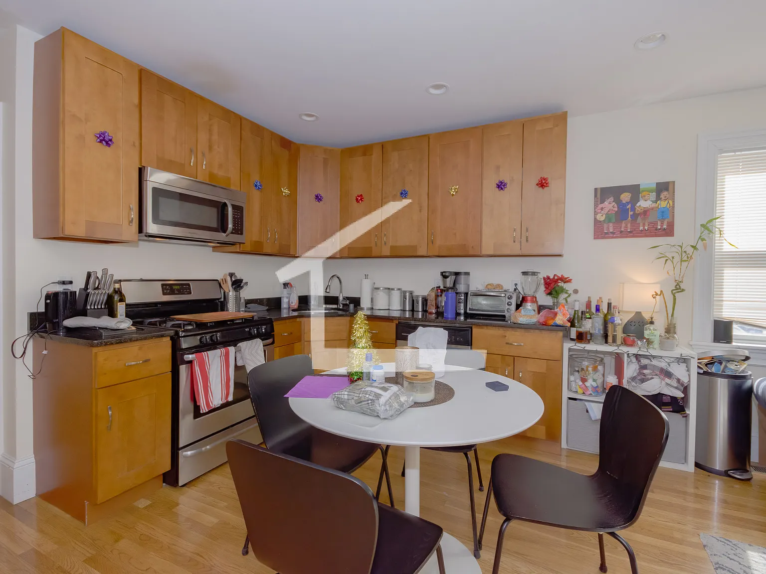 3 bed, 1400 sqft, $5,400 — Photo 1